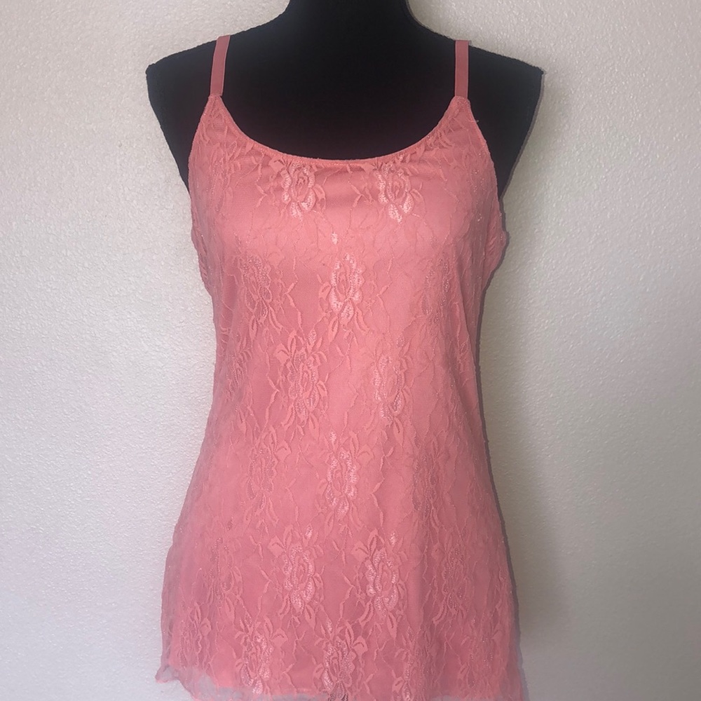 🚨5/$25PeachTank with a layered lace mesh overlay.